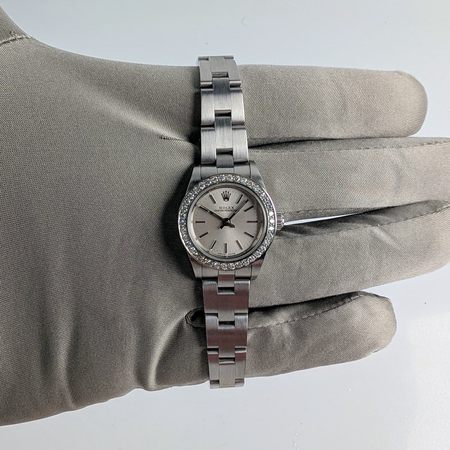 Rolex Ladies Oyster Perpetual 25mm – Silver Dial, Diamond Bezel, Ref. 76080