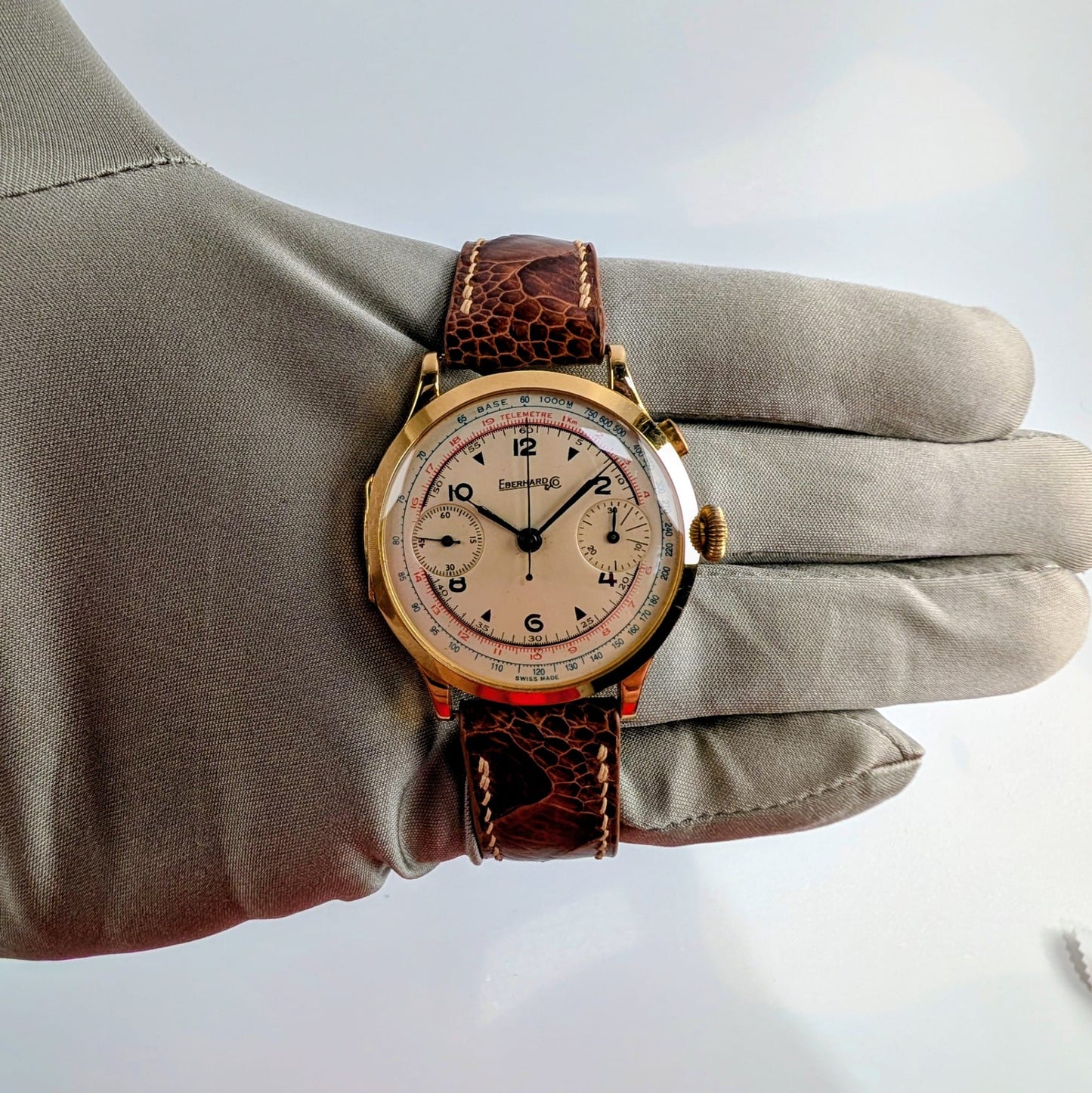 Eberhard & Co. Extra-Fort Monopusher Vintage Chronograph | Solid 18K Yellow Gold