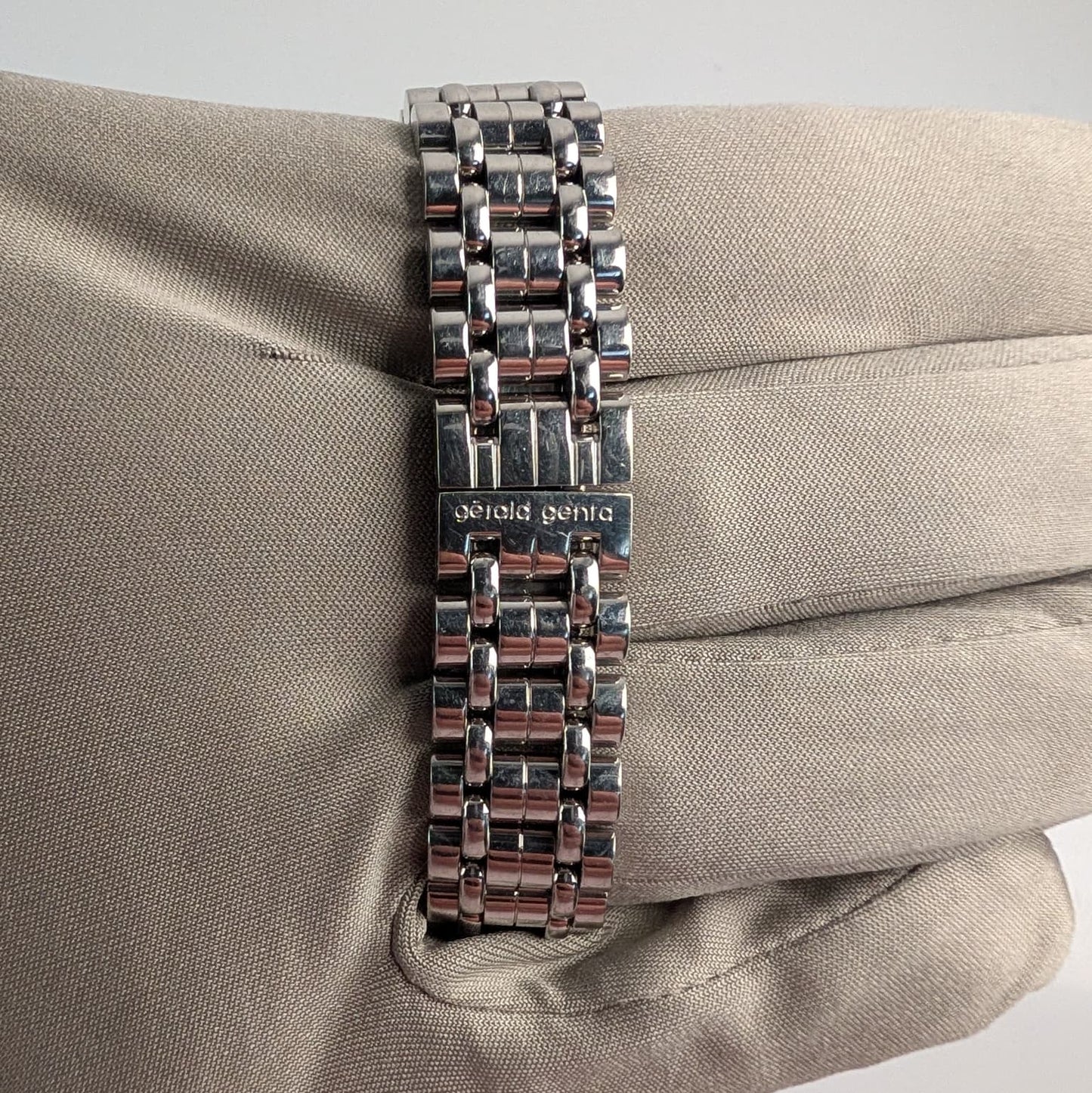 Gerald Genta Retro Classic Jump Hour Ladies Watch — Ref. G.3624