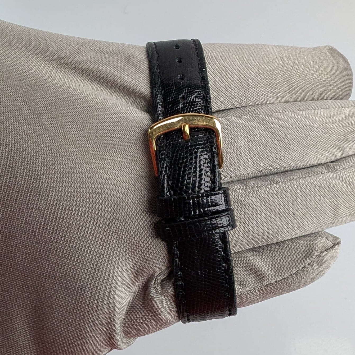 Omega De Ville Tank 18K Yellow Gold Unisex Watch