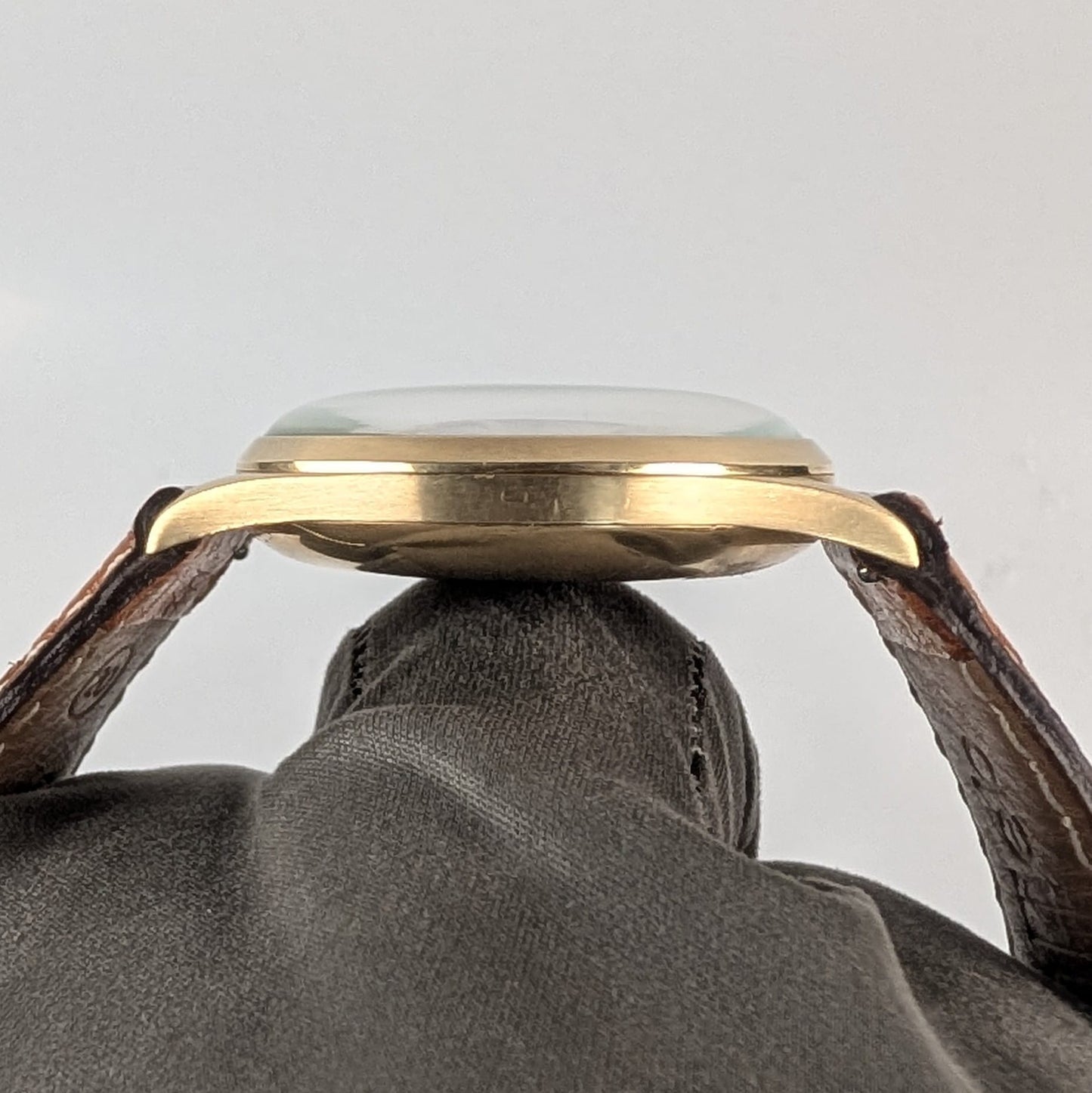 Omega Calibre 320 Chronograph Solid 18K Gold | Pulsations Dial | Ref. 101.002