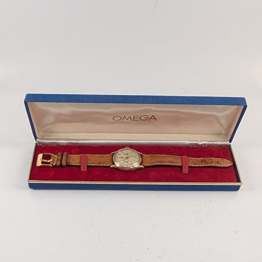 Omega Calibre 320 Chronograph Solid 18K Gold | Pulsations Dial | Ref. 101.002