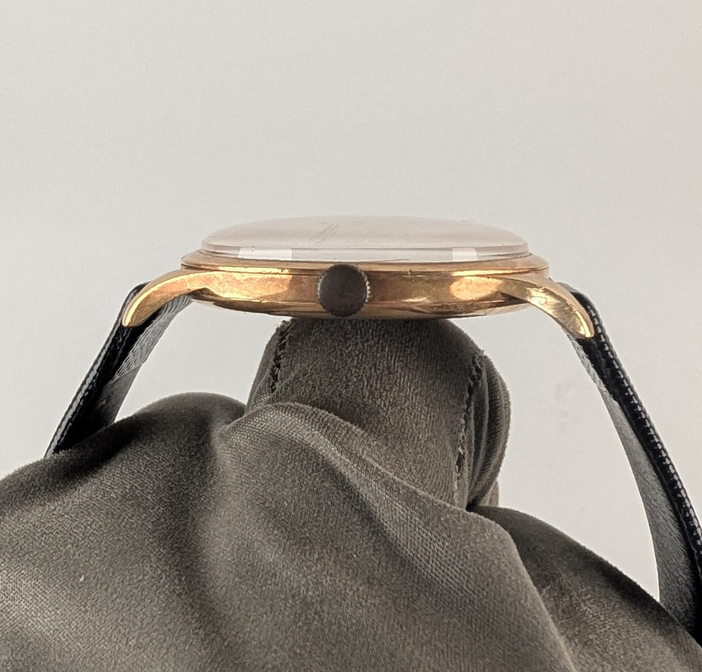Omega Calibre 265 Vintage Men's Watch | Solid 18K Yellow Gold | Ref. 2609